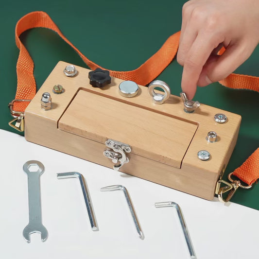 Holz Werkbank mit Werkzeugen für Handwerk & Geschick