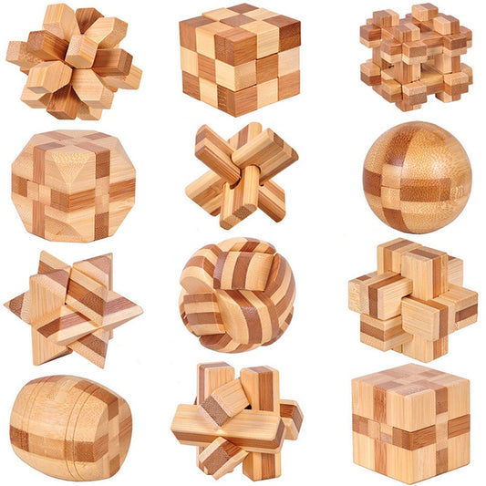 Montessori learning toys: Playfully practice patience and feel shapes